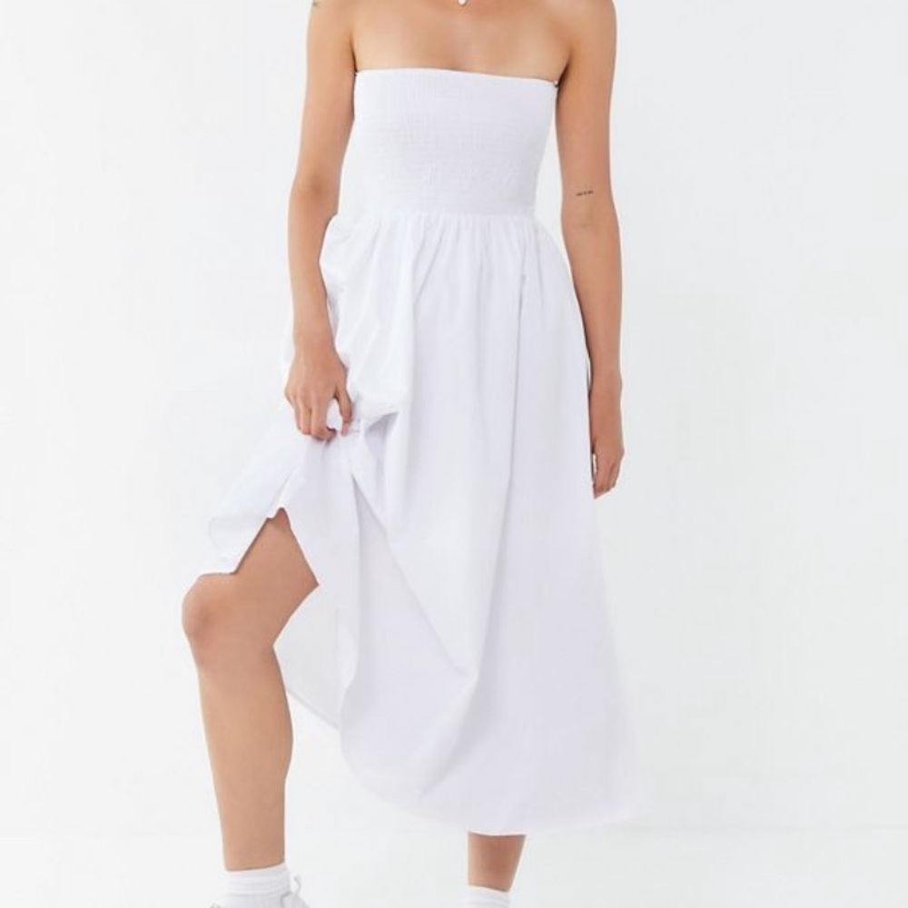 UO sienna smocked strapless midi dress